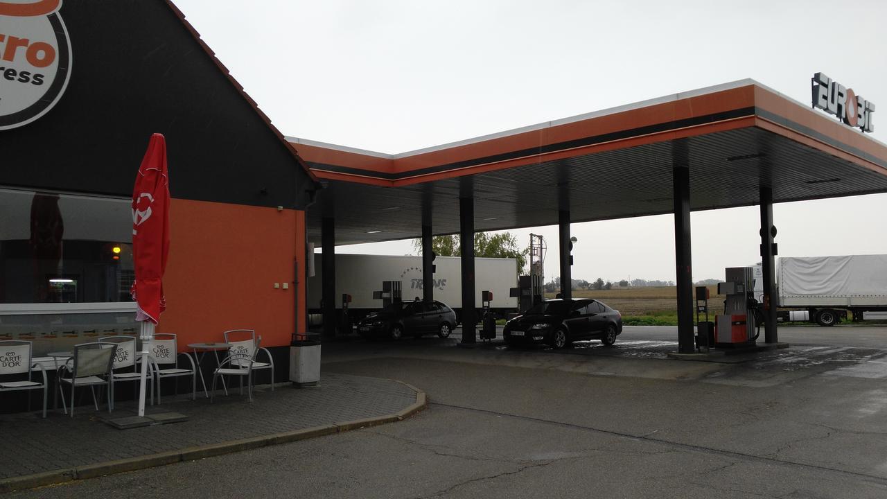 Bed & Parking Eurobit Bed & Breakfast Hrusky  Eksteriør bilde